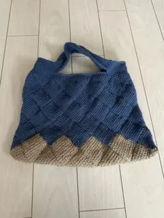 青とベージュの編み込みミニバッグ