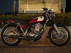 YAMAHA SR400 レッド ホワイトのサムネイル