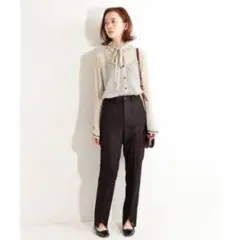 IENA LA BOUCLE ウールサキソニー前スリットパンツ　新品のサムネイル