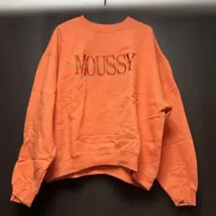 MOUSSY オレンジ ロゴ入り スウェット