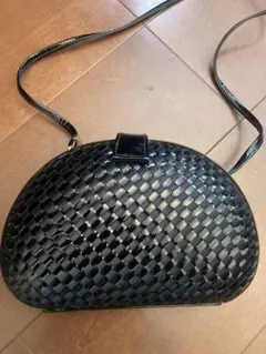 編み込みデザイン ブラック ショルダーバッグ