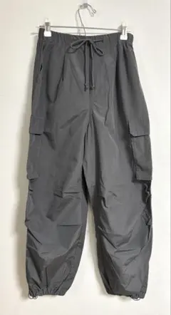 良品 GUグレー パラシュートカーゴパンツ Sサイズ 裾絞りドローコード付 軽量