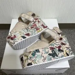 メリージェニー　厚底サンダル　スパンコールサンダル　ベージュMサイズのサムネイル