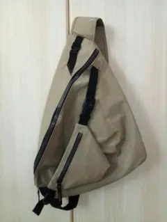 ベージュ スリングバッグ ワンショルダーリュック 60