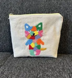 ダーニング刺繍のポーチ　ハンドメイド