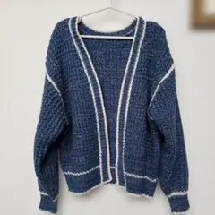ネイビーとホワイトのニットカーディガン