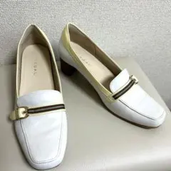 REGAL レザー ローファー パンプス 白 24cmのサムネイル