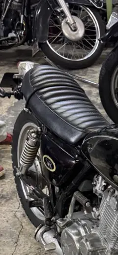 Yoshio Shimizu  w400 ナイトロヘッズ　タックロール Yoshio Shimizu w400 ナイトロヘッズ タックロール シートから