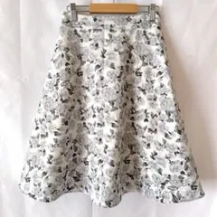【美品】マジェスティックレゴン 花柄フレアスカート グレー Sサイズ 裏地あり