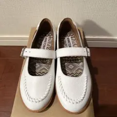 新品ミネトンカ　メリージェーンパンプス　バレエシューズ　ホワイト24cmのサムネイル