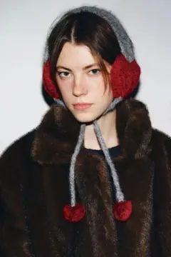 新品未使用　ZARA ハートニットポンポンイヤーマフ