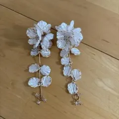 フラワーモチーフ ロングピアス ホワイト　ブライダル