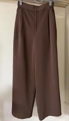 ブラウン ワイドパンツ サテン仕立て タック入り