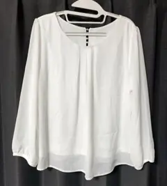 クルーネック　ブラウス　パール　ホワイト