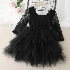 黒いレースとチュールのドレス