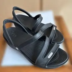 Crocs サンダル　黒　W・６