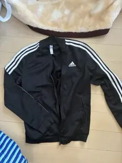アディダスパーカー