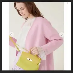 ピンク トレンチコート