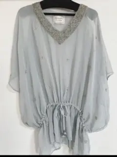 ビジューネック シフォン 半袖トップス ドロスト仕様のサムネイル