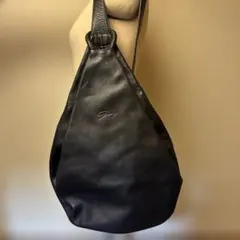 黒いレザーショルダーバッグのサムネイル