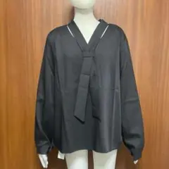 リボン付き黒長袖シャツ　新品未使用