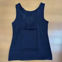 刺繍付きブラックタンクトップ