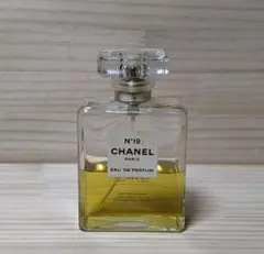 CHANEL/シャネル　№19 オードゥ パルファム　100mlの約半分