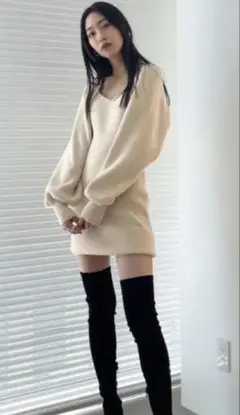 EMODA タックスリーブニットワンピース　パフスリーブ ニット アイボリーのサムネイル