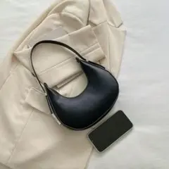 ハーフムーン レザー ショルダーバッグ 月型 黒 ハンドバッグ