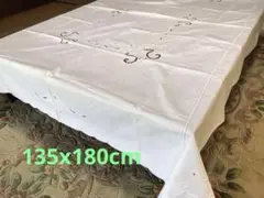 刺繍入り白いテーブルクロス　135x180cm