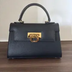 希少 カルボッティ GRETA245 ブラック シルバー金具 内側ピンク - メルカリ