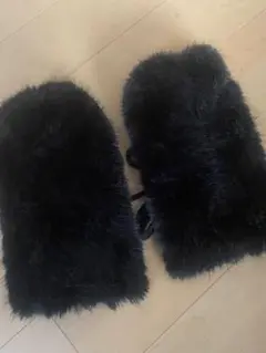 黒いファー レッグウォーマー リボン付き