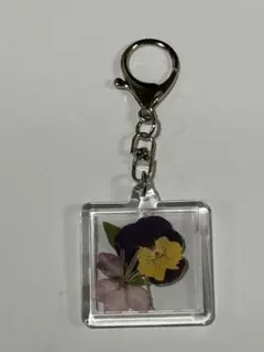 押し花入りアクリルキーホルダー