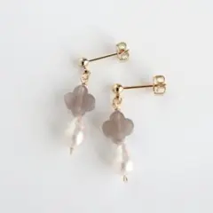 グレーオニキス フラワー × 淡水パール スタッドピアス *天然石