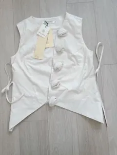 バラ模様ボタン付き　ベスト