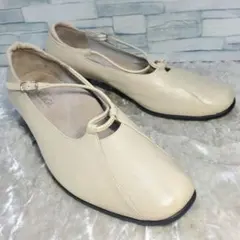 アシックス WALLAGE 24cm パンプス 白系 レザー アイボリーのサムネイル