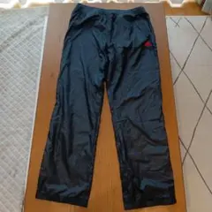 adidas ブラックパンツ 赤いロゴ　シャカシャカ　防寒