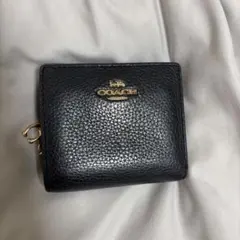 COACH コーチブラックレザー 二つ折り財布 エンボス加工 ブラック