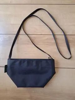 【美品】エルベシャプリエ ブラック ノワール ポシェット ショルダーバッグ XS エルベシャプリエxsノワール黒ブラックショルダーバッグ1927n舟形