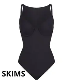 SKIMS スキムズ　ブラックカップ付きボディスーツ