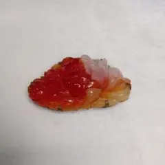 帯留め　赤と白の牡丹の花のカービング　アンティーク　三部紐用