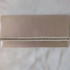 ビジュー付きベージュサテンクラッチバッグ