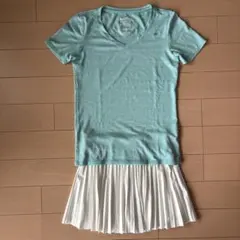 ナイキ　VネックTシャツ