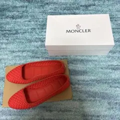 【MONCLER】レッド フラットシューズ