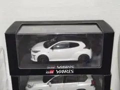 トヨタ ヤリス カラーサンプル ホワイトパールクリスタルシャイン