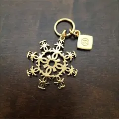 シャネル ゴールド 雪の結晶チャーム