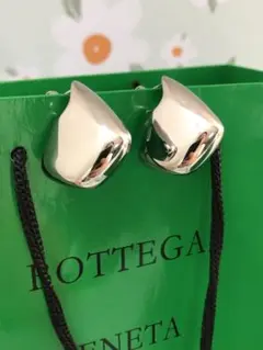 ボッテガヴェネタ　ミニ フィン ピアス　シルバー　超美品