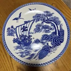 青白磁の海と船の風景の皿