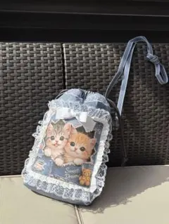 ハンドメイド⭐︎デニム調巾着ショルダーバッグ　デニム調布➕フリルレース　猫柄パネル