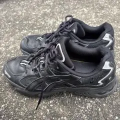 ASICS ブラック スニーカー